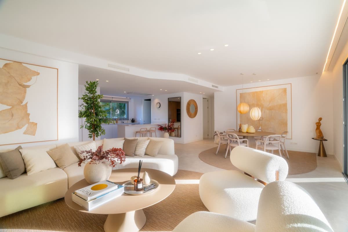 Middle Floor Apartment in Marbella — photo 1 of 10