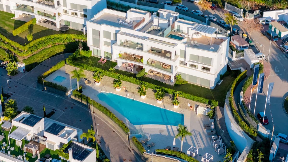 Middle Floor Apartment in Marbella — photo 3 of 10