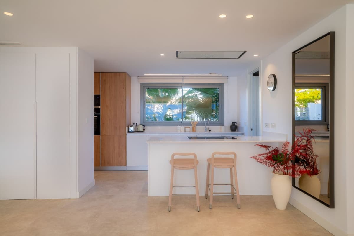 Middle Floor Apartment in Marbella — photo 6 of 10