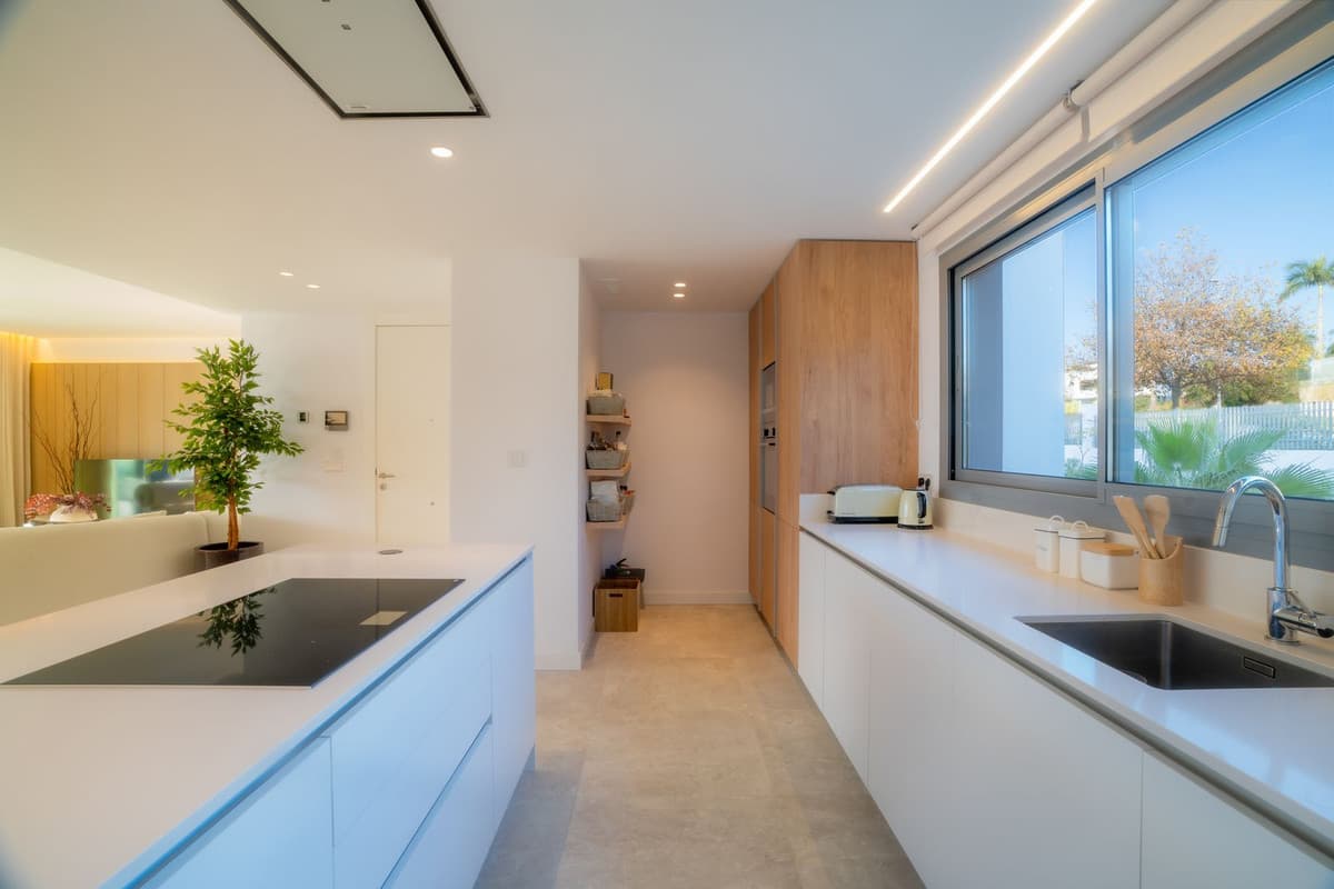 Middle Floor Apartment in Marbella — photo 7 of 10