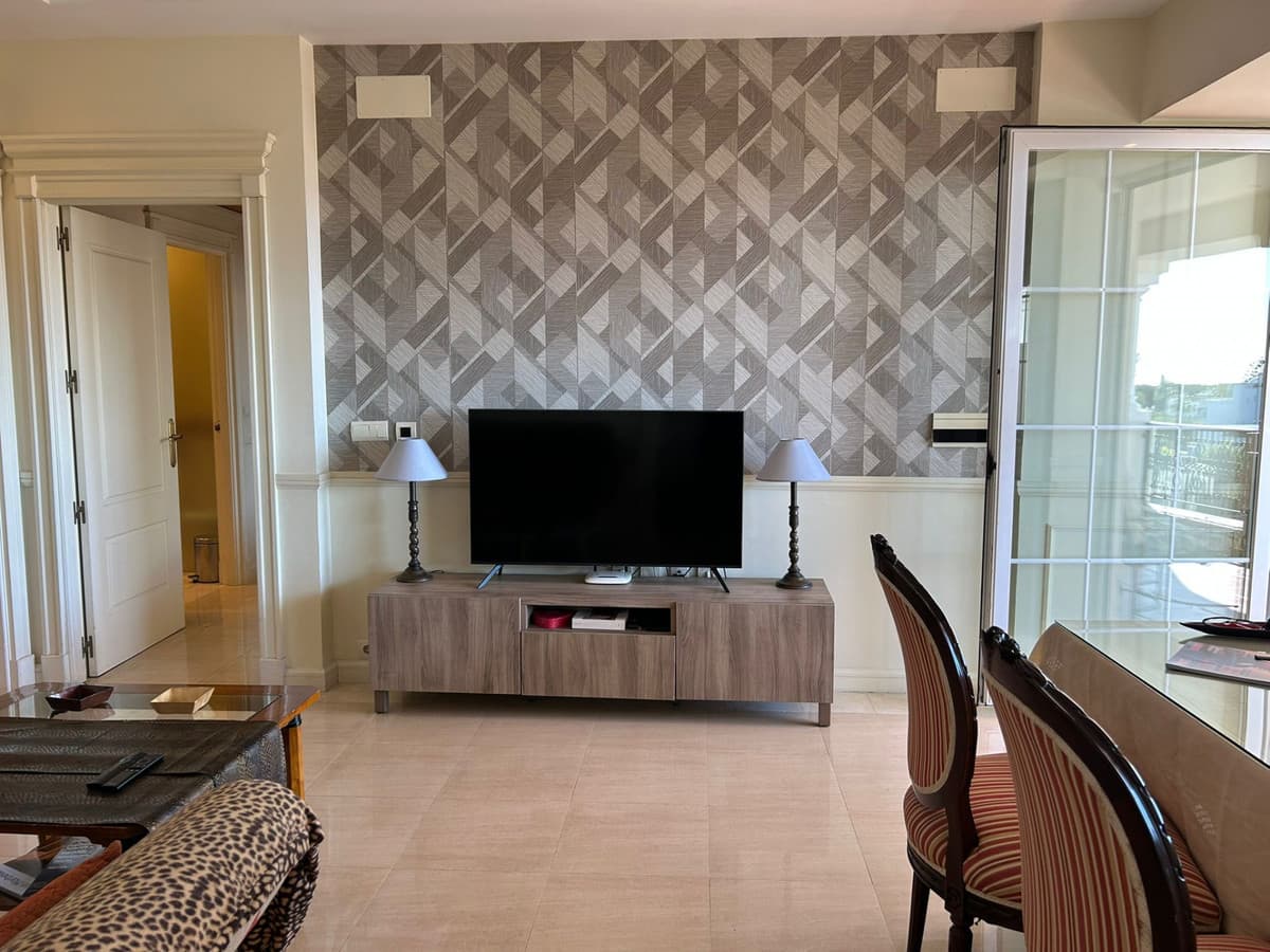 Middle Floor Apartment in The Golden Mile — photo 3 of 10