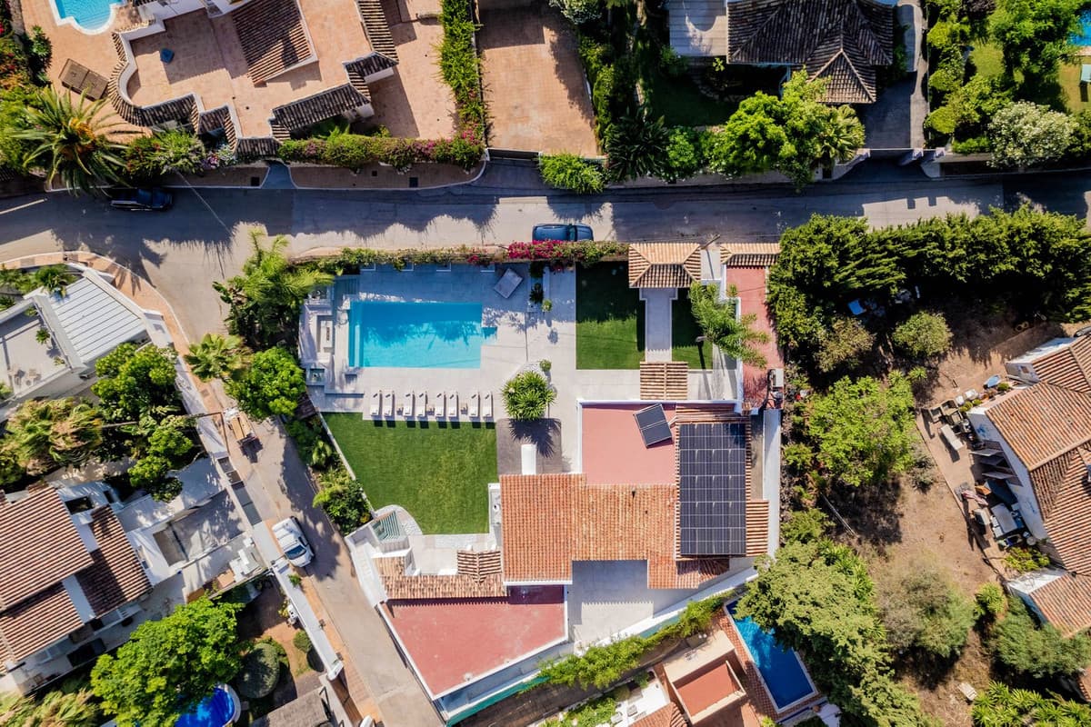 Detached Villa in Nagüeles — photo 1 of 10