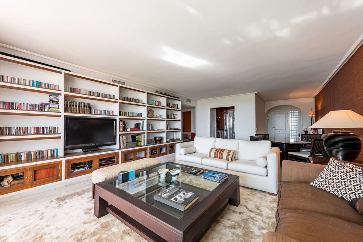 Middle Floor Apartment in Bel Air — photo 2 of 10