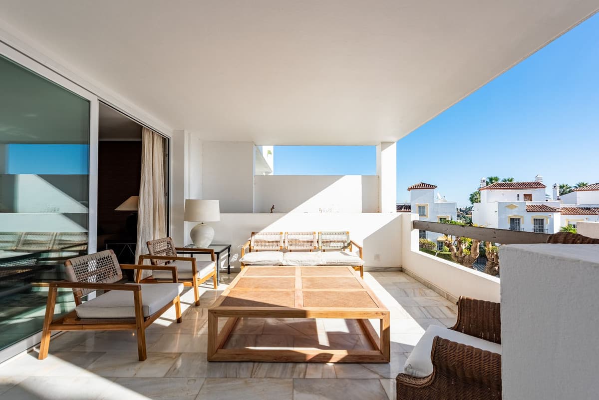 Middle Floor Apartment in Bel Air — photo 3 of 10