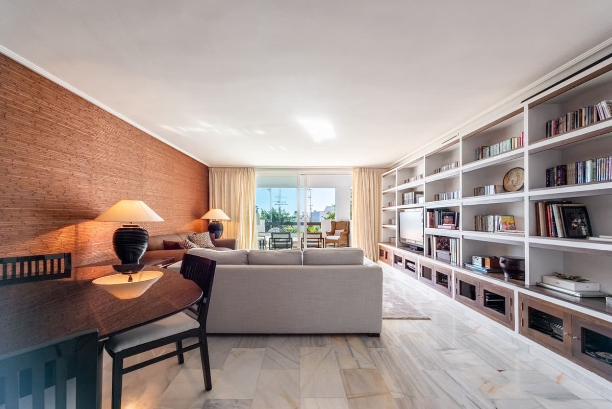 Middle Floor Apartment in Bel Air — photo 4 of 10