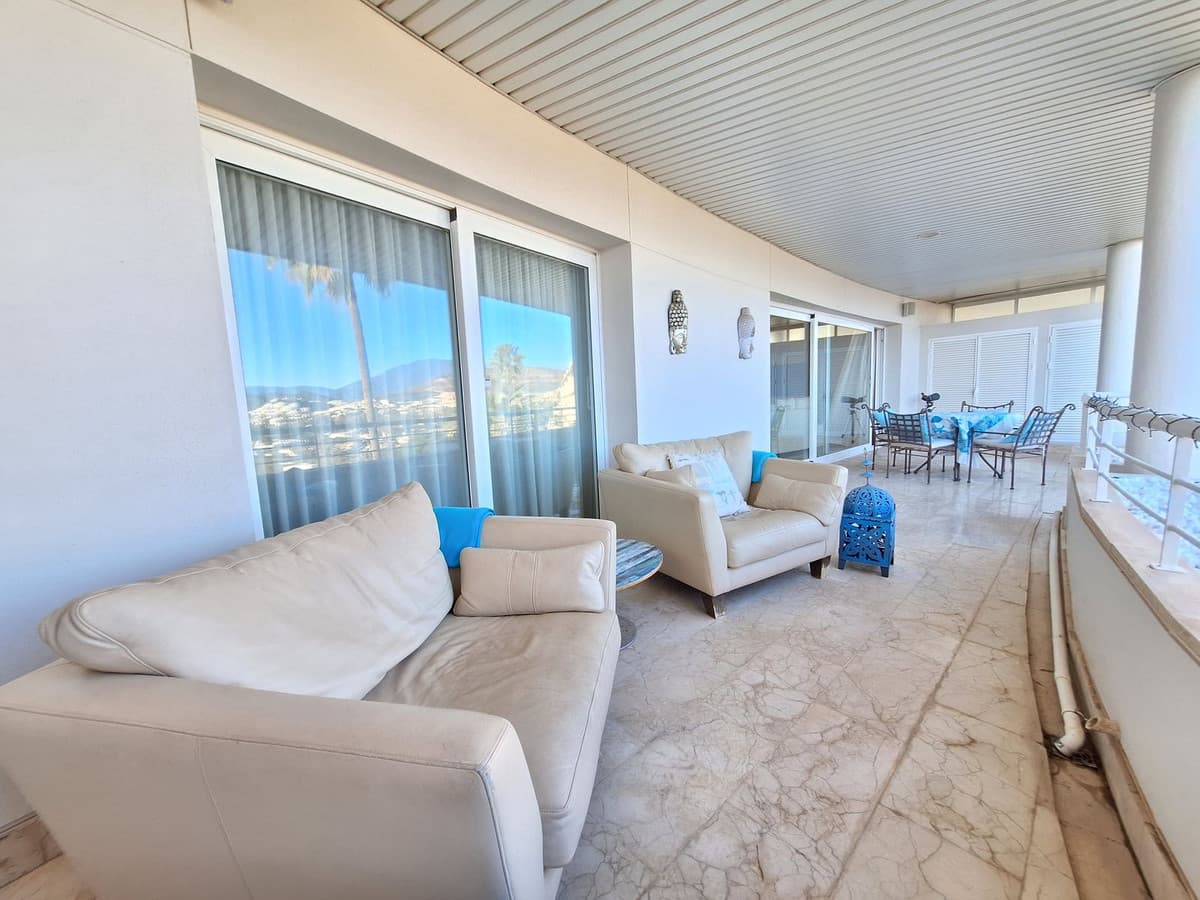 Penthouse Duplex in Nueva Andalucía — photo 6 of 10