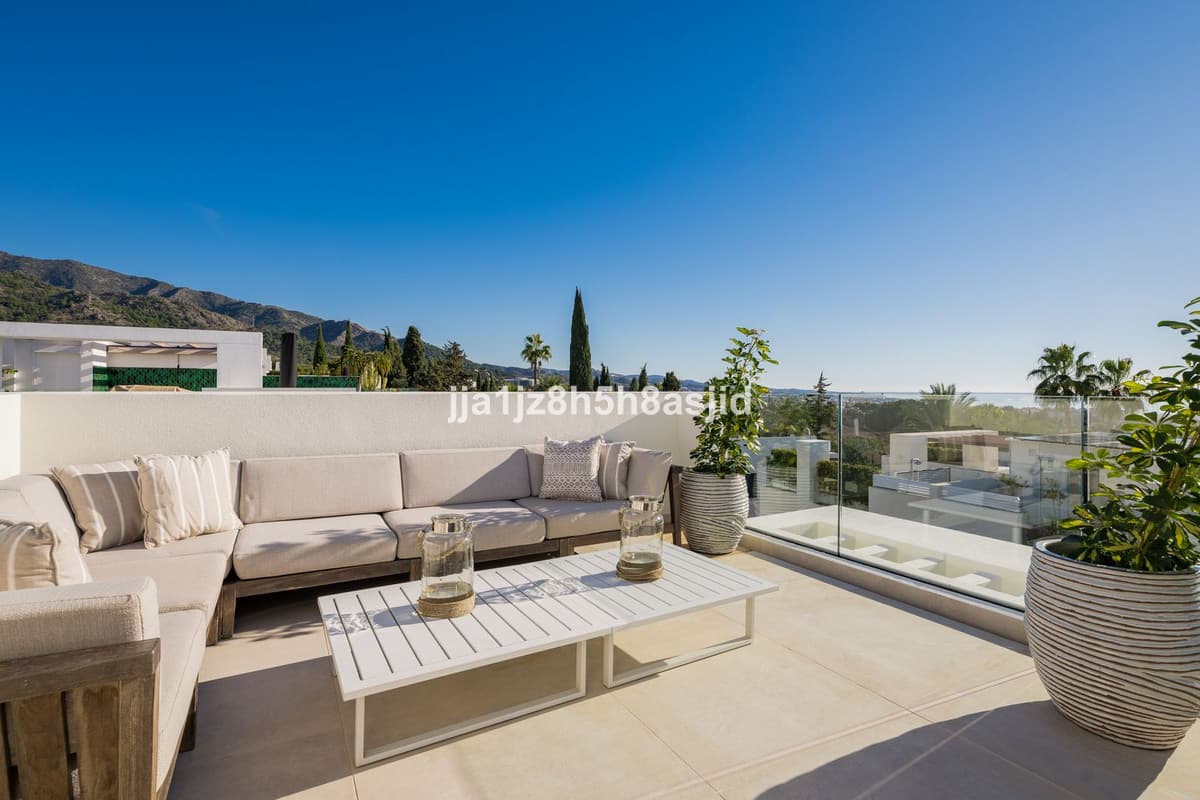 Semi-Detached House in Sierra Blanca — photo 6 of 10