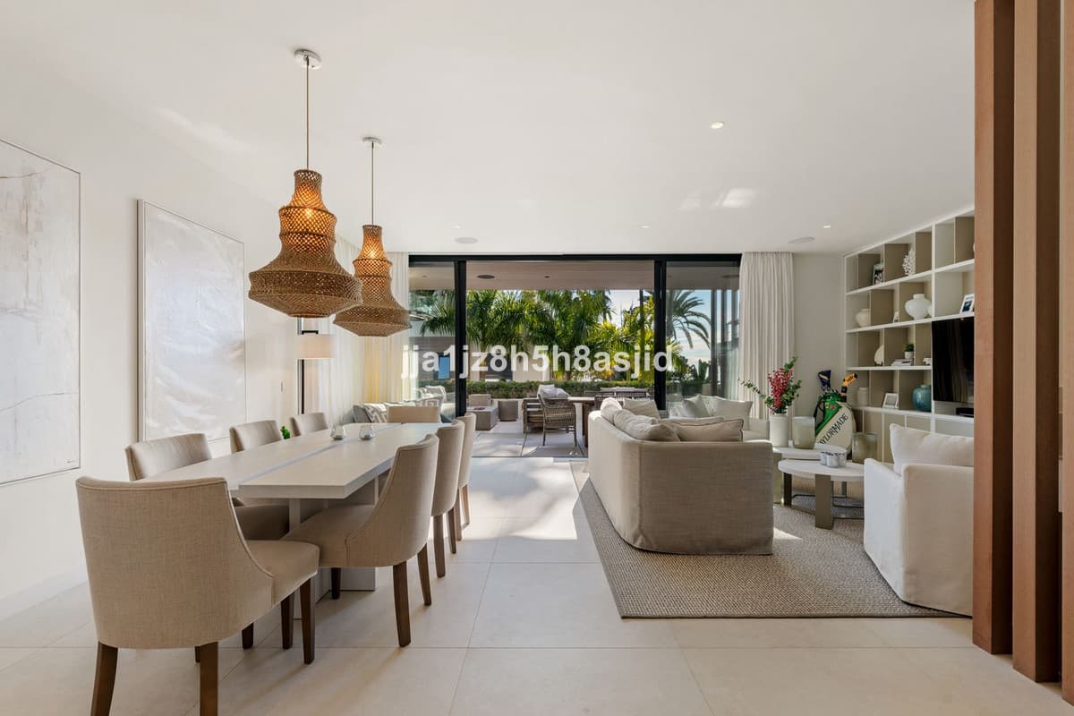 Semi-Detached House in Sierra Blanca — photo 9 of 10