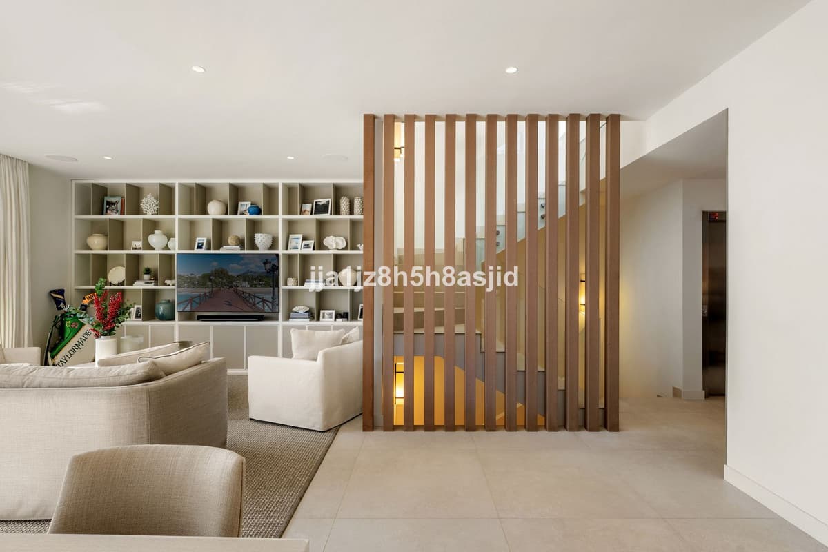 Semi-Detached House in Sierra Blanca — photo 10 of 10
