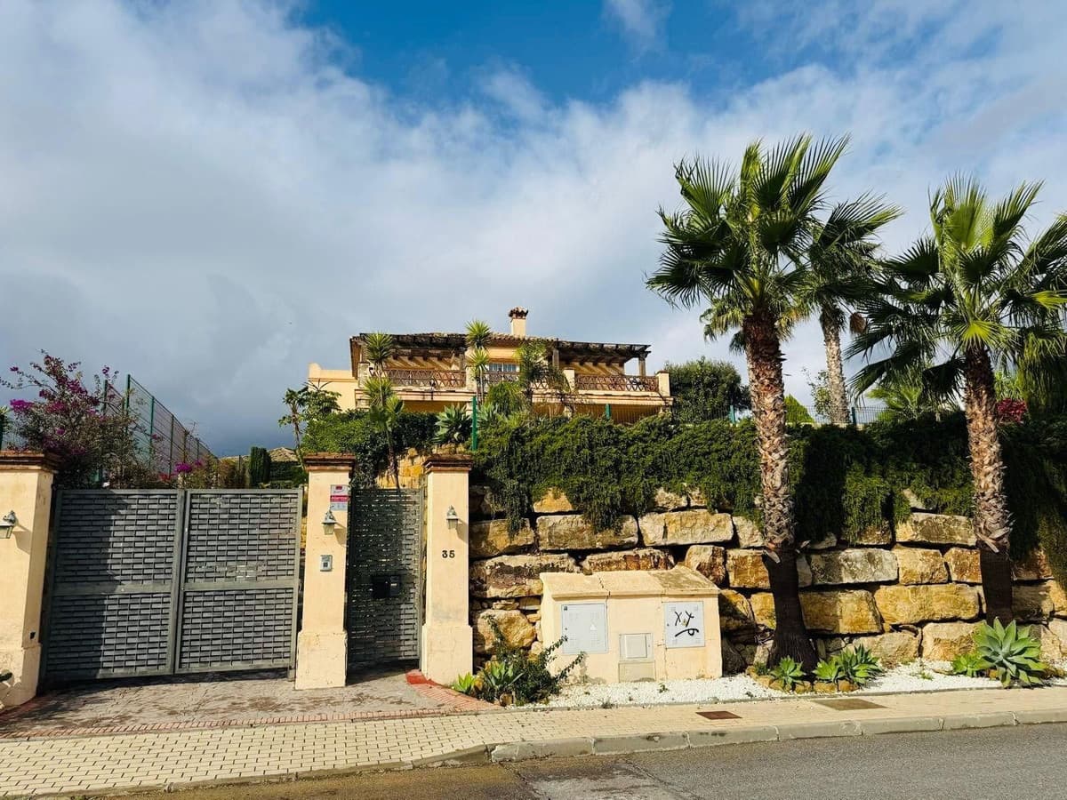 Detached Villa in Casares — photo 1 of 10