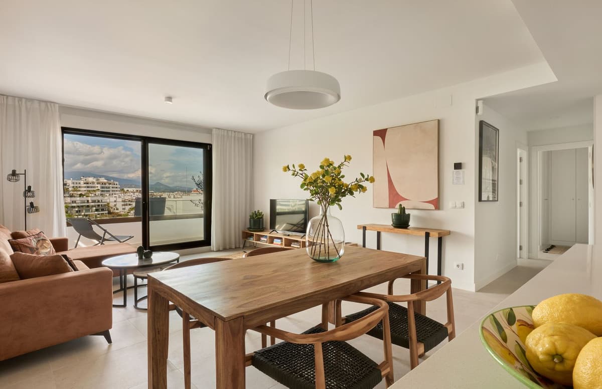 Middle Floor Apartment in Estepona — photo 4 of 10