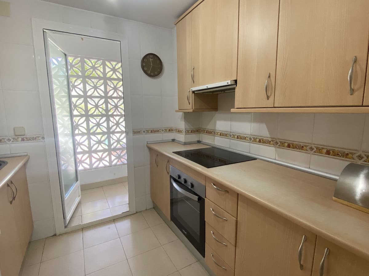 Middle Floor Apartment in Benahavís — photo 5 of 10