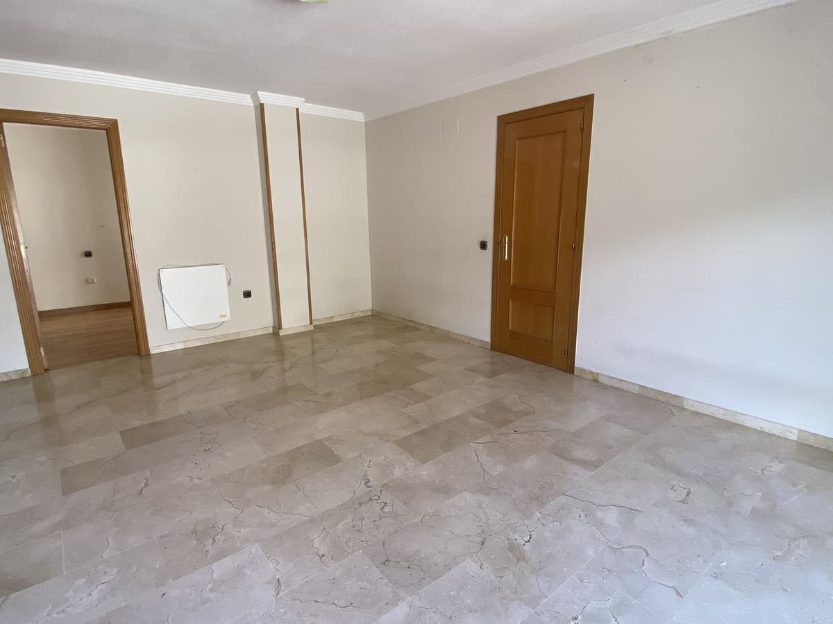 Middle Floor Apartment in Benahavís — photo 9 of 10