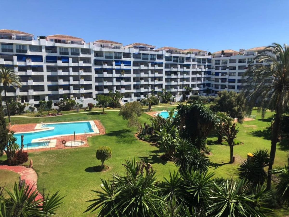 Middle Floor Apartment in Puerto Banús — photo 3 of 10