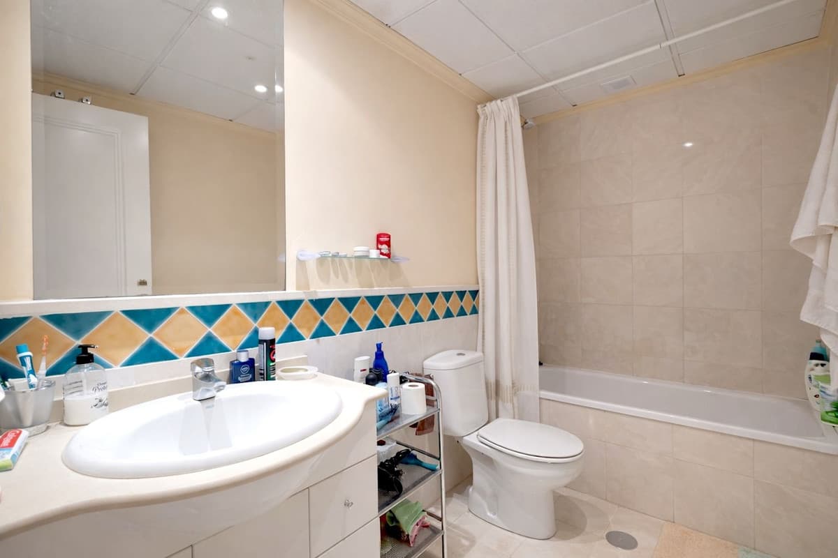 Middle Floor Apartment in Marbella — photo 5 of 8