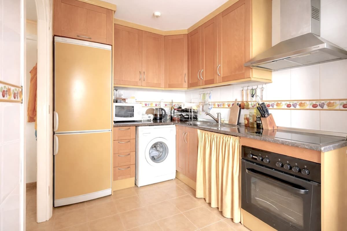 Middle Floor Apartment in Marbella — photo 6 of 8