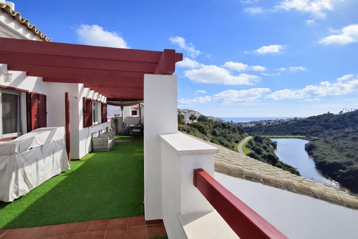 Penthouse in La Alcaidesa — photo 1 of 10
