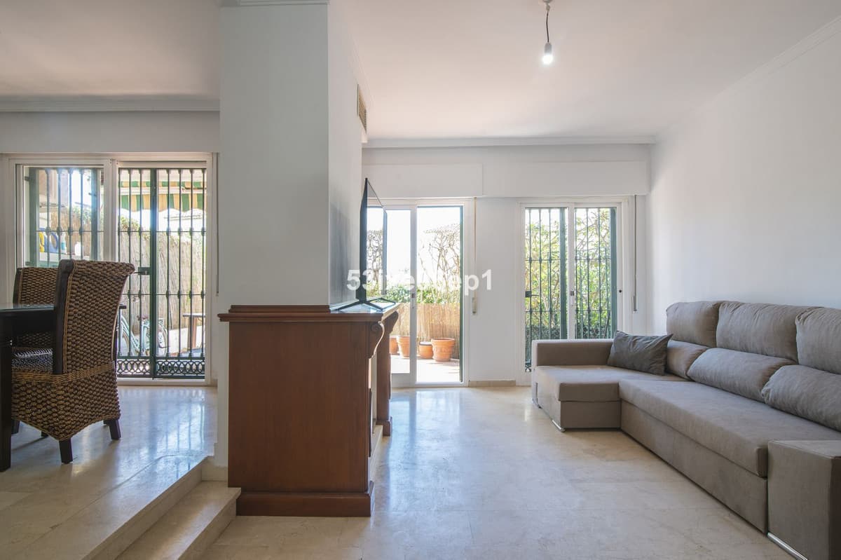 Semi-Detached House in New Golden Mile — photo 3 of 10