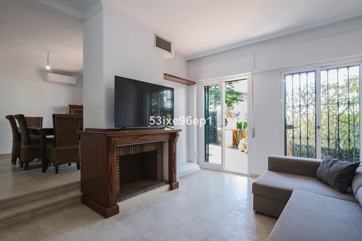 Semi-Detached House in New Golden Mile — photo 4 of 10
