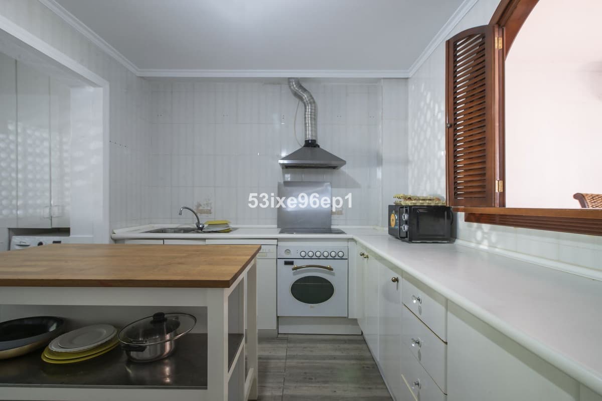 Semi-Detached House in New Golden Mile — photo 8 of 10