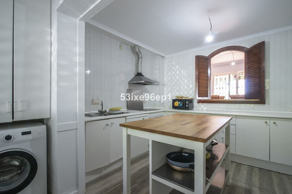 Semi-Detached House in New Golden Mile — photo 9 of 10