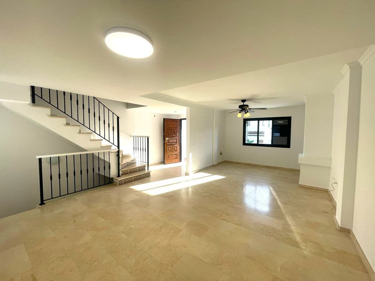 Semi-Detached House in Manilva — photo 2 of 10