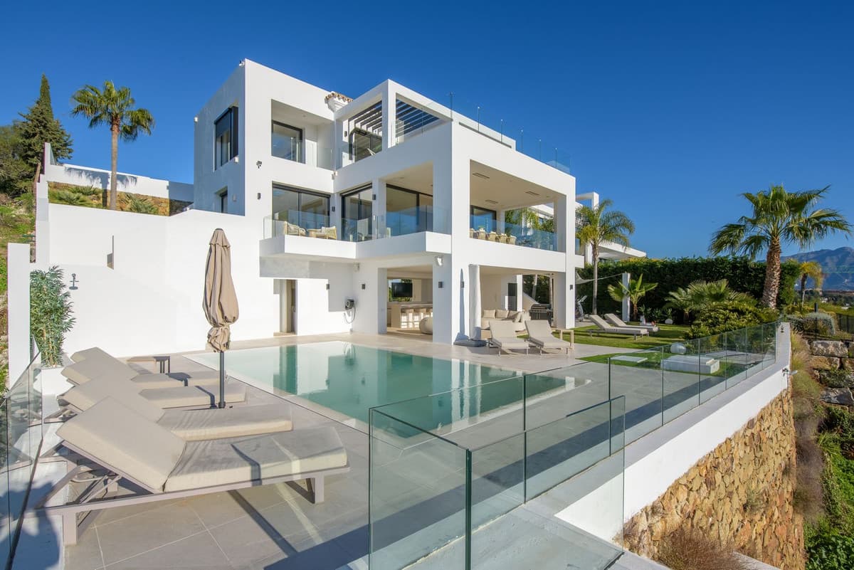 Detached Villa in El Paraiso — photo 3 of 10