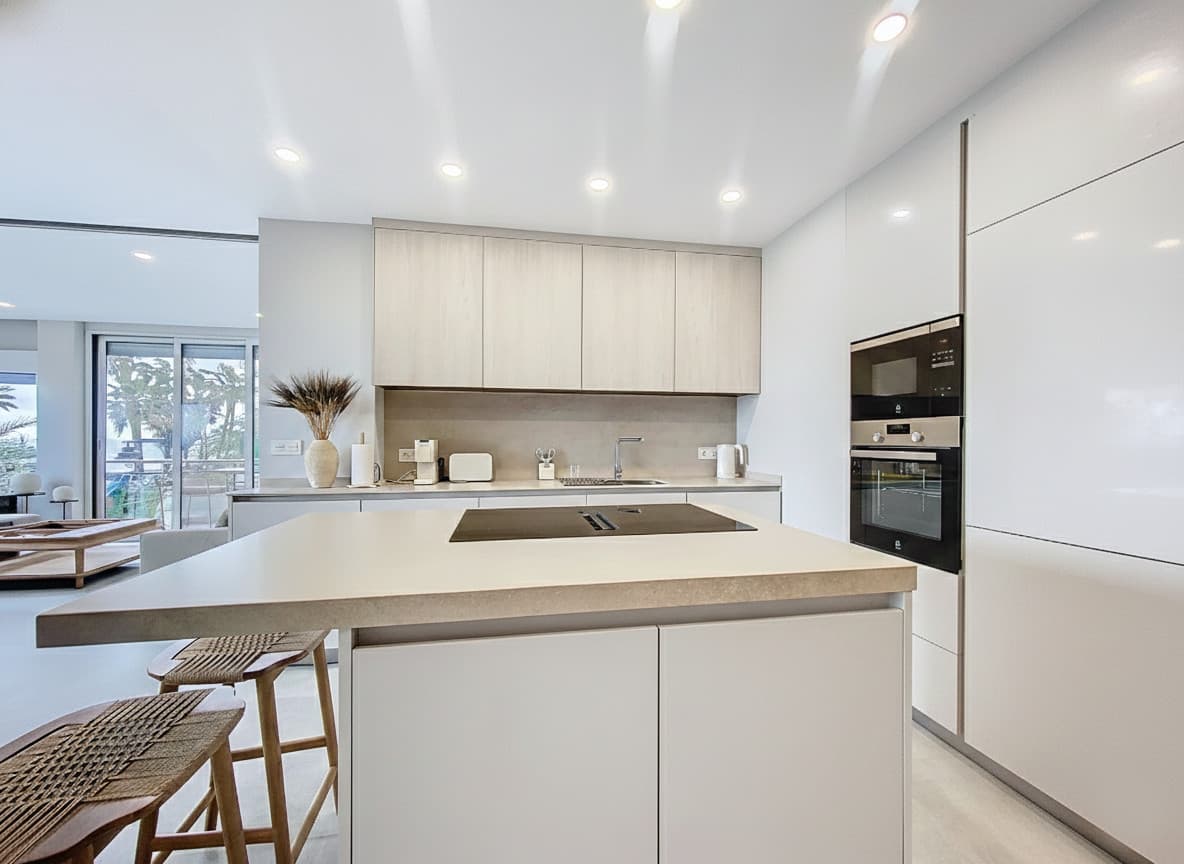 Middle Floor Apartment in Estepona — photo 7 of 10