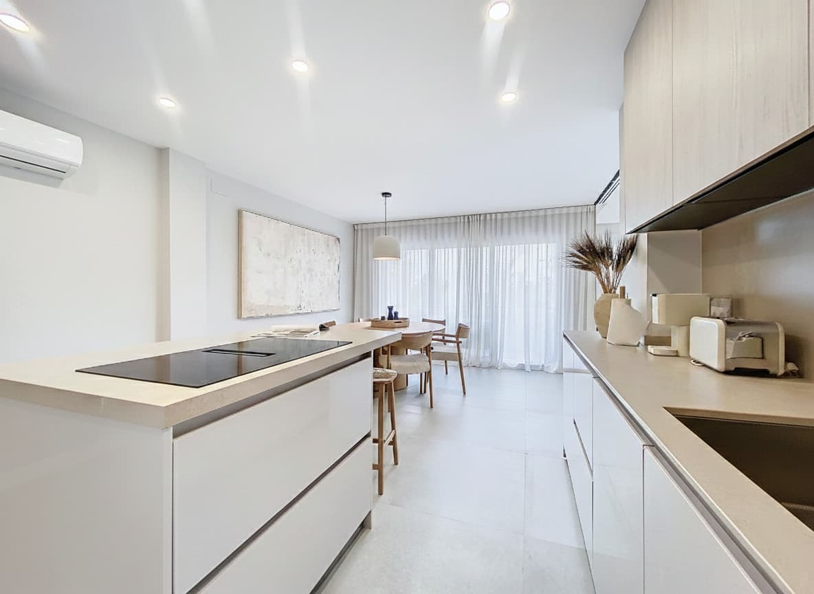Middle Floor Apartment in Estepona — photo 8 of 10