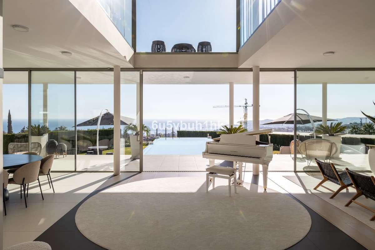Detached Villa in Benalmadena — photo 1 of 10