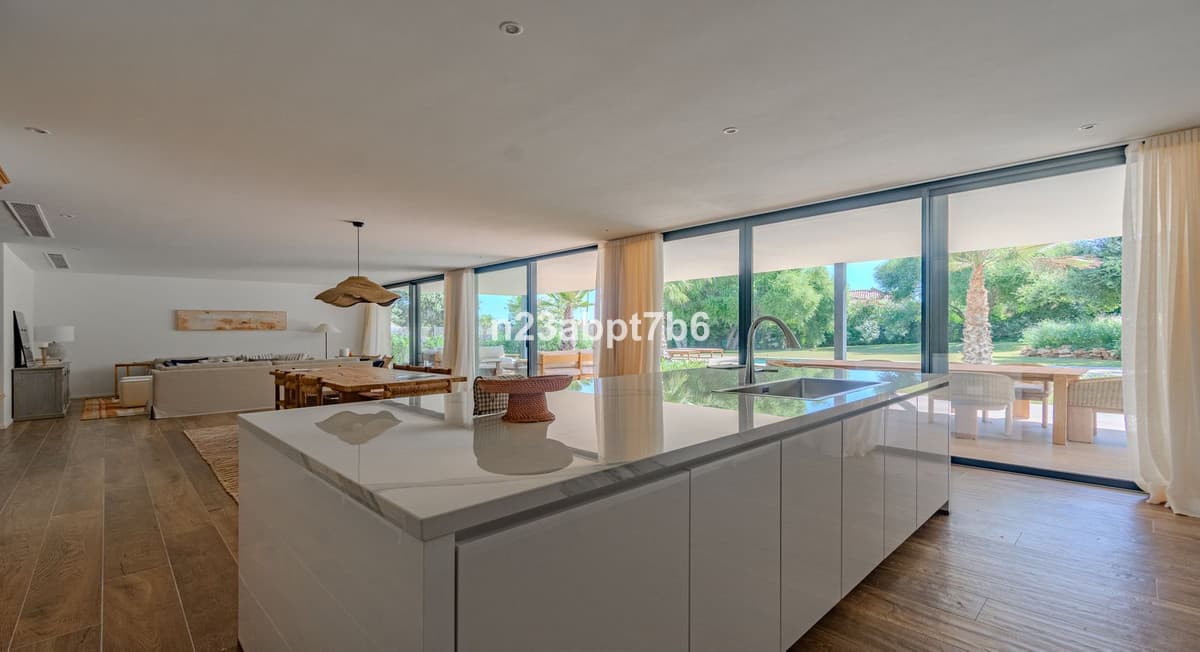 Detached Villa in Sotogrande Costa — photo 4 of 10