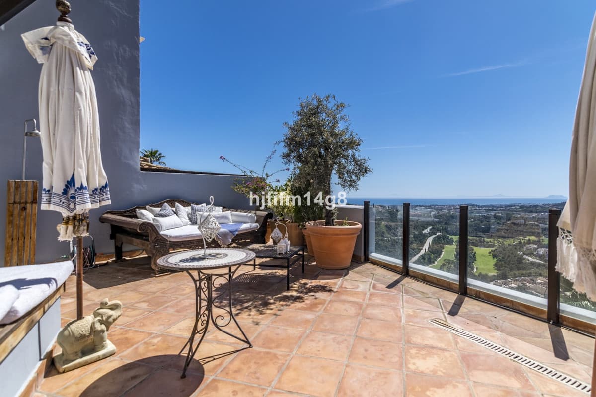 Townhouse in La Heredia — photo 1 of 10