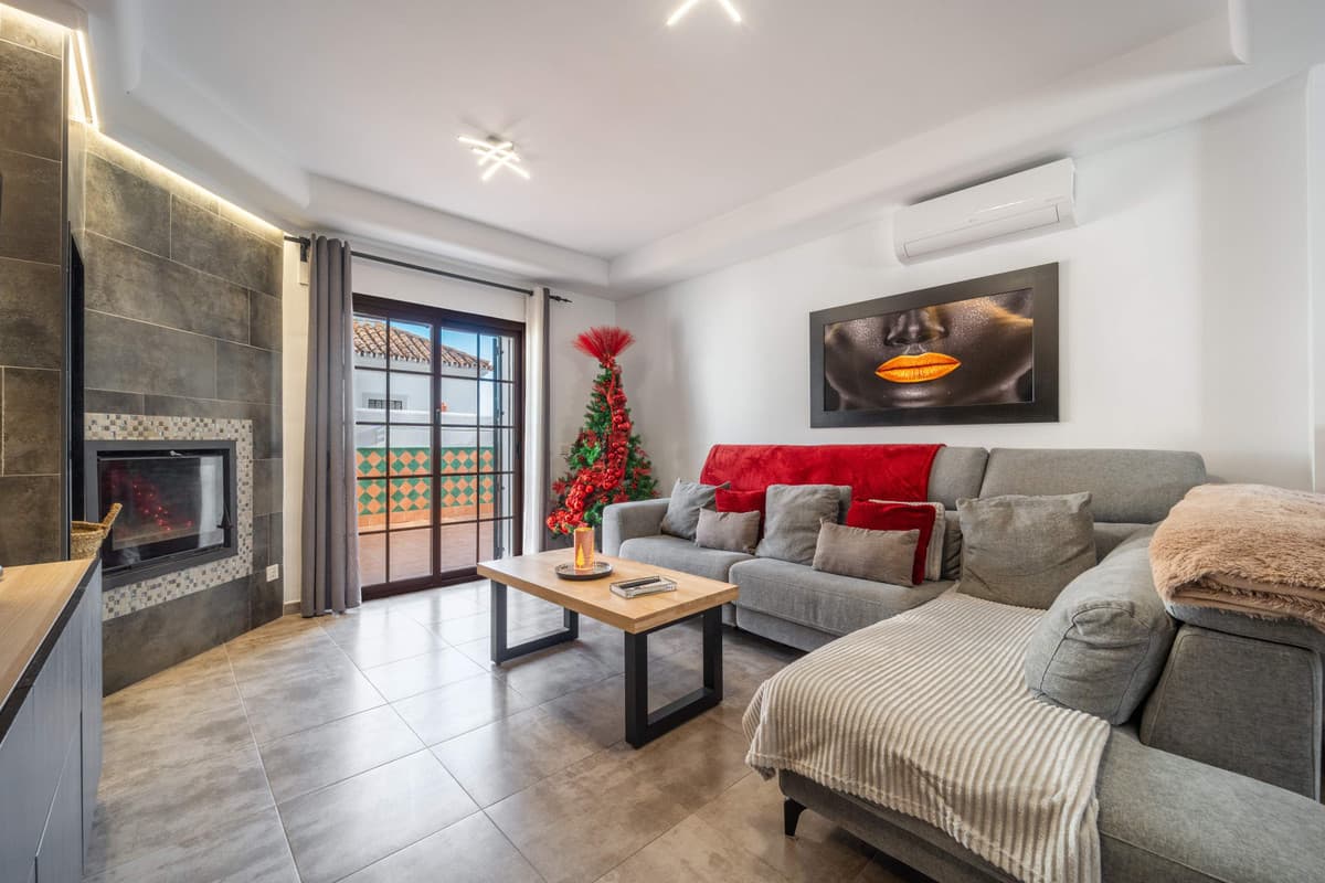 Semi-Detached House in Estepona — photo 1 of 10