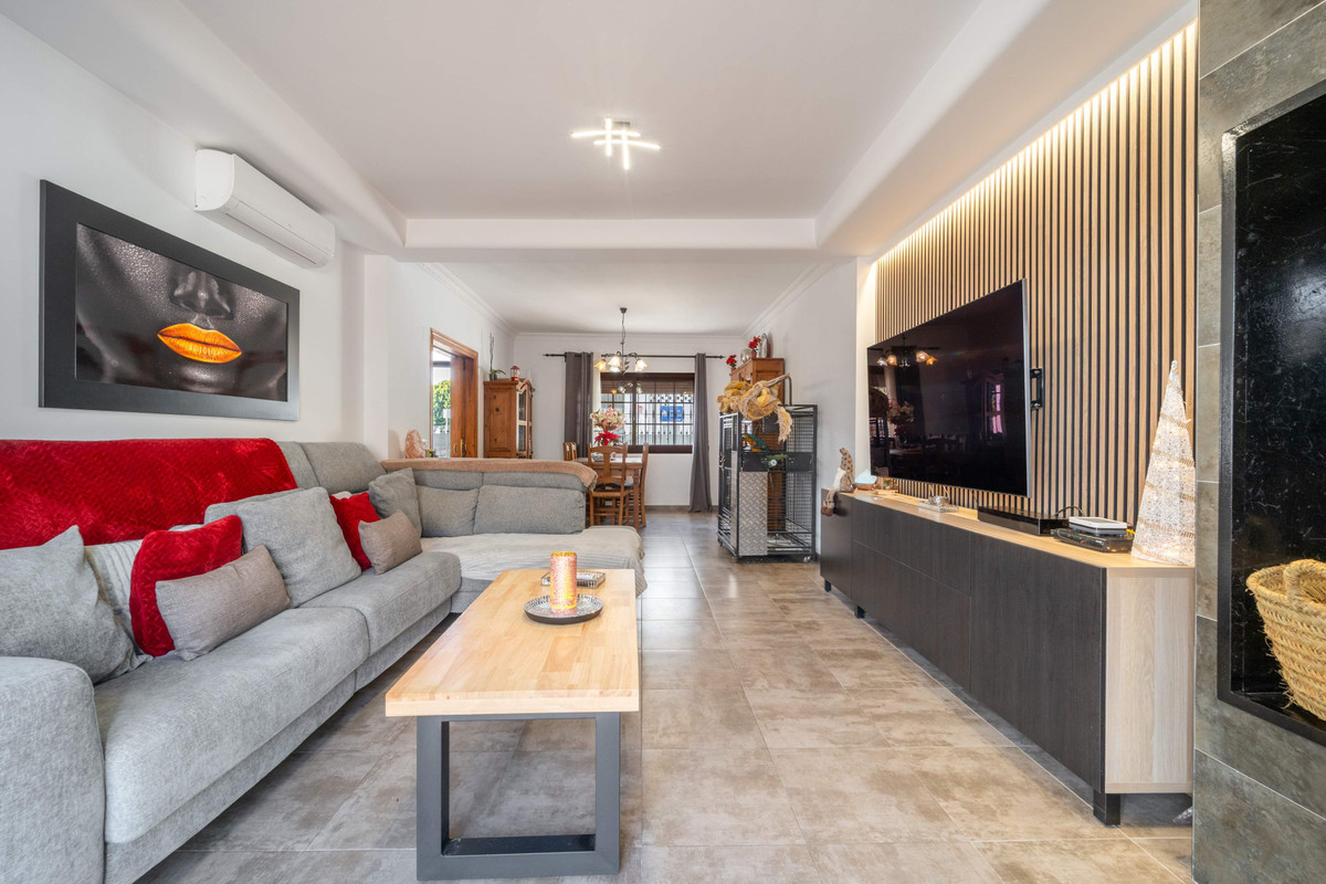 Semi-Detached House in Estepona — photo 2 of 10
