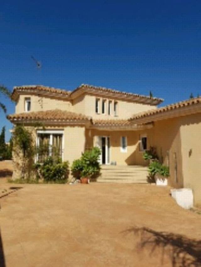 Detached Villa in El Pinillo — photo 1 of 7