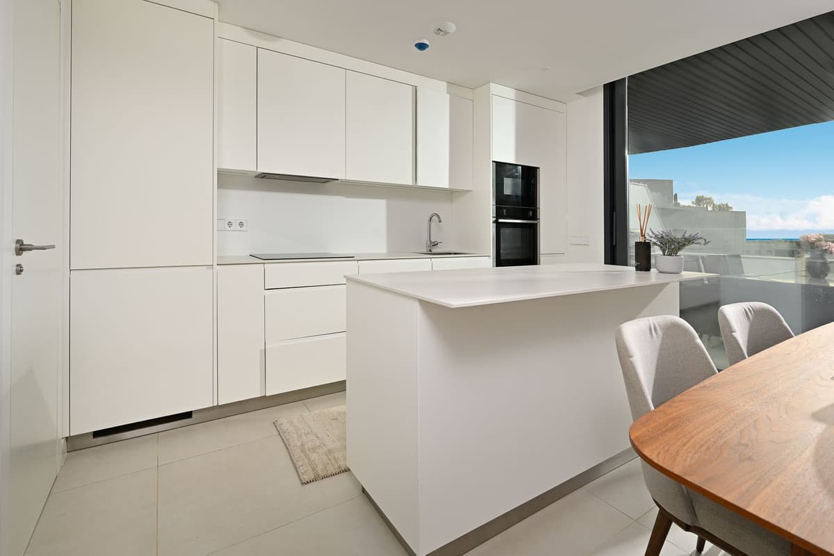 Middle Floor Apartment in Fuengirola — photo 3 of 10