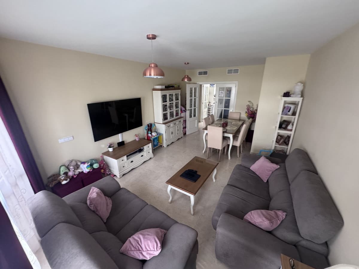 Middle Floor Apartment in Estepona — photo 1 of 10