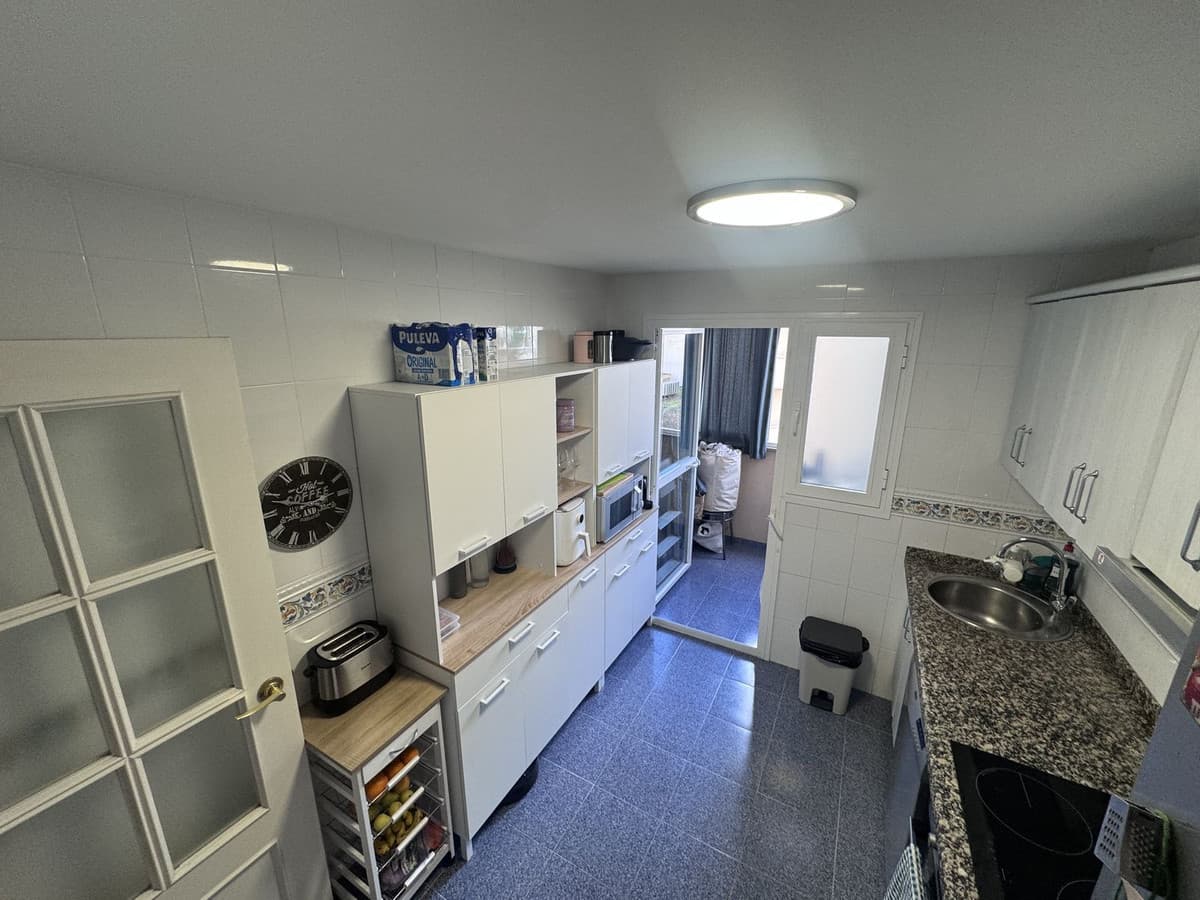 Middle Floor Apartment in Estepona — photo 3 of 10