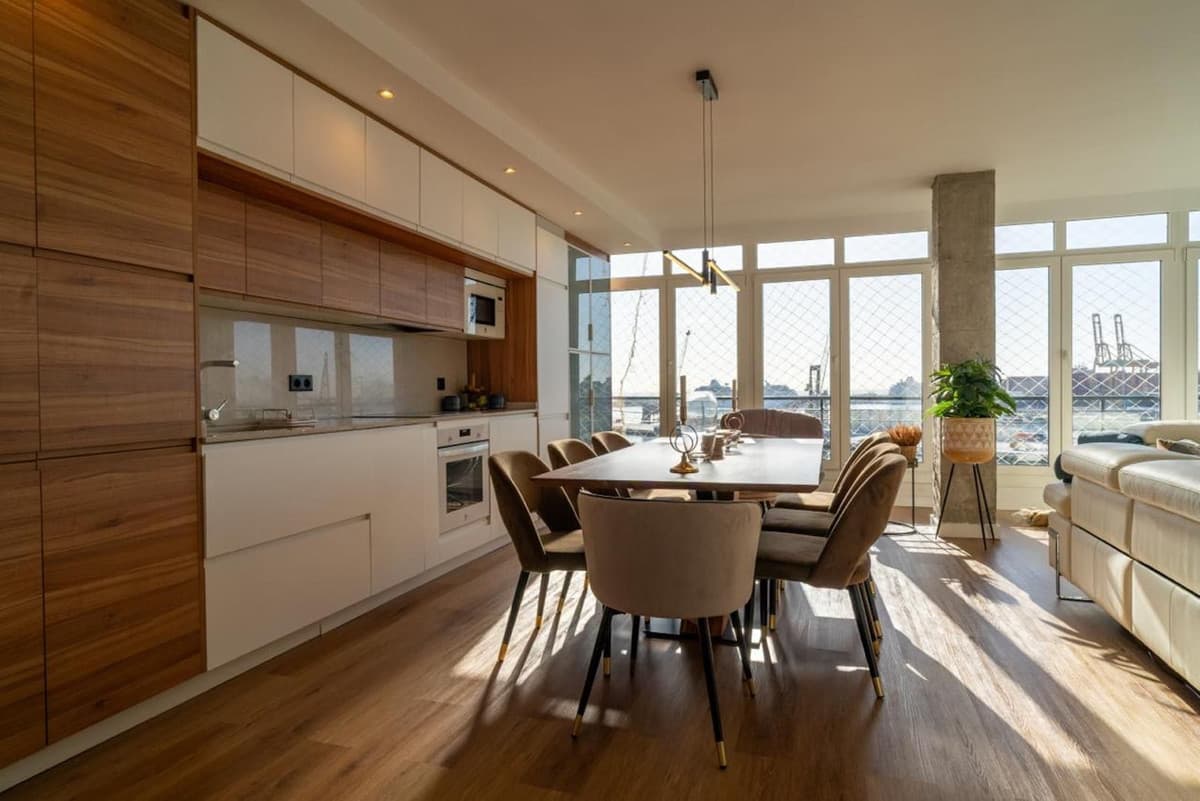 Middle Floor Apartment in Málaga Centro — photo 1 of 10