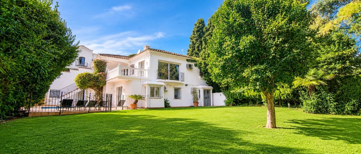 Detached Villa in Nagüeles — photo 1 of 10