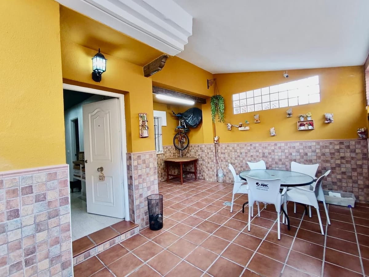 Townhouse in Alhaurín de la Torre — photo 1 of 10