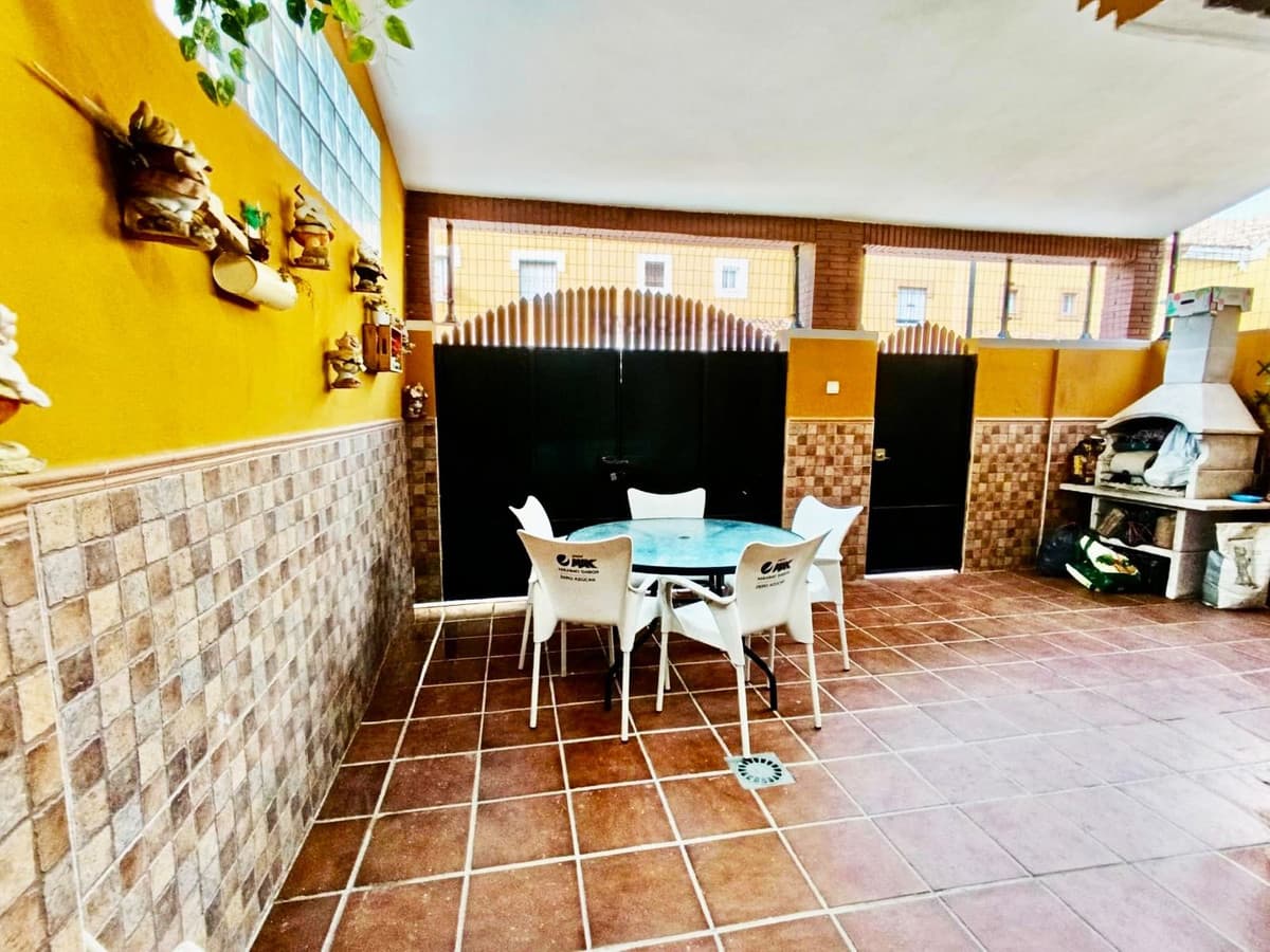 Townhouse in Alhaurín de la Torre — photo 2 of 10