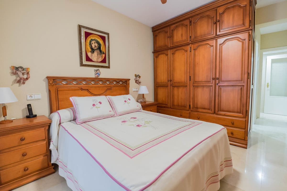 Middle Floor Apartment in Fuengirola — photo 8 of 10