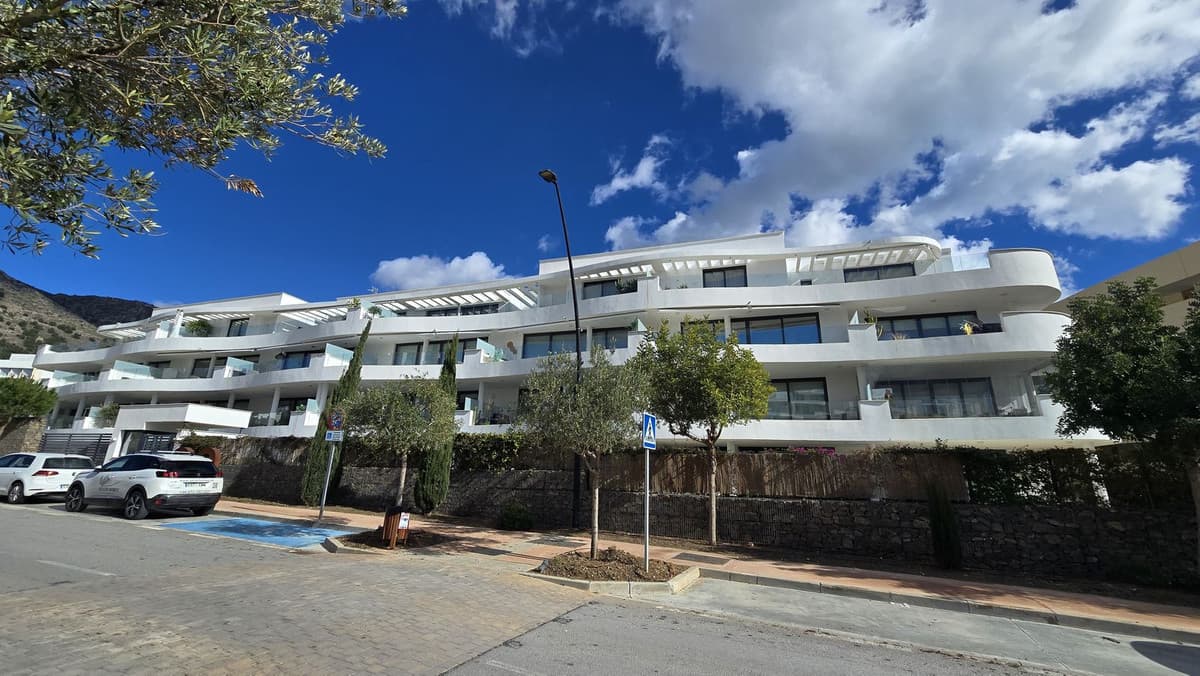 Middle Floor Apartment in Fuengirola — photo 1 of 10