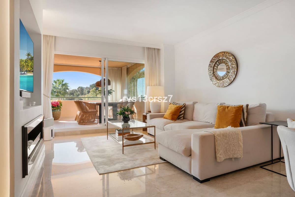 Middle Floor Apartment in Elviria — photo 1 of 10