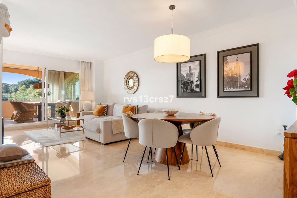Middle Floor Apartment in Elviria — photo 2 of 10