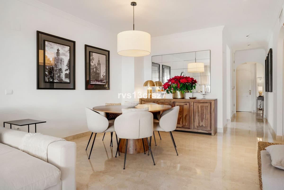 Middle Floor Apartment in Elviria — photo 3 of 10