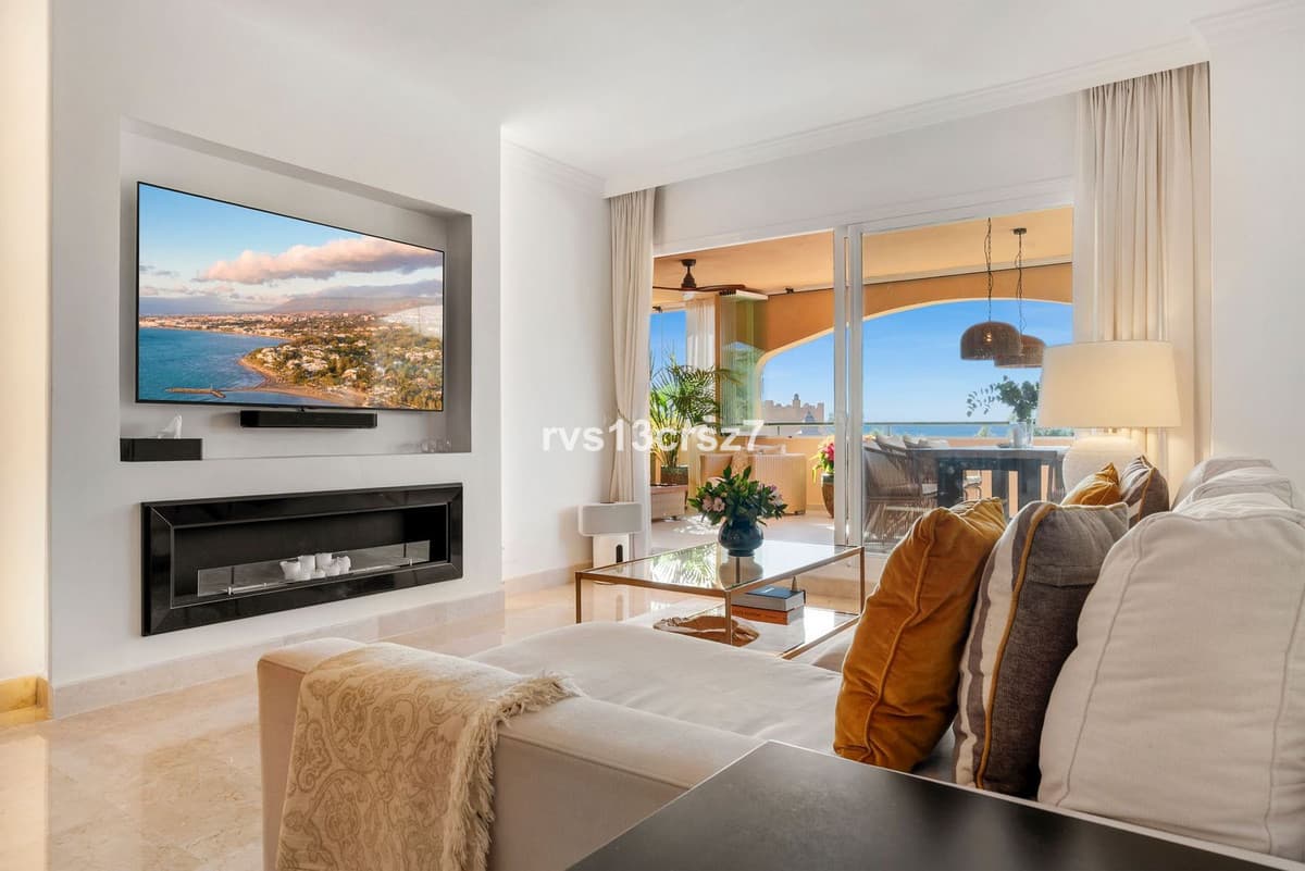 Middle Floor Apartment in Elviria — photo 4 of 10