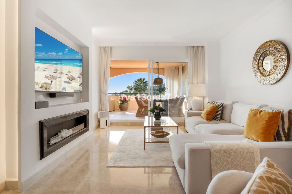 Middle Floor Apartment in Elviria — photo 5 of 10