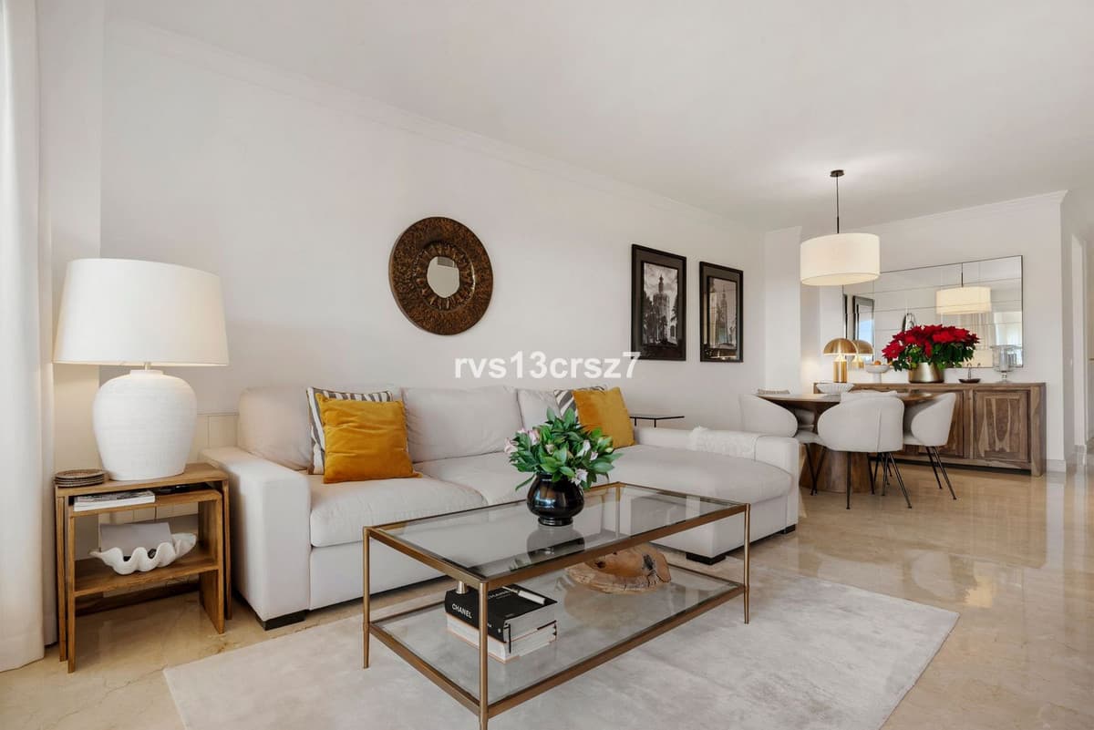 Middle Floor Apartment in Elviria — photo 6 of 10